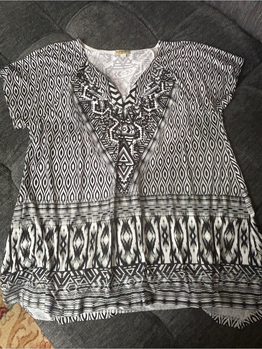 ONE WORLD Black & White Geometric V-Neck Tunic